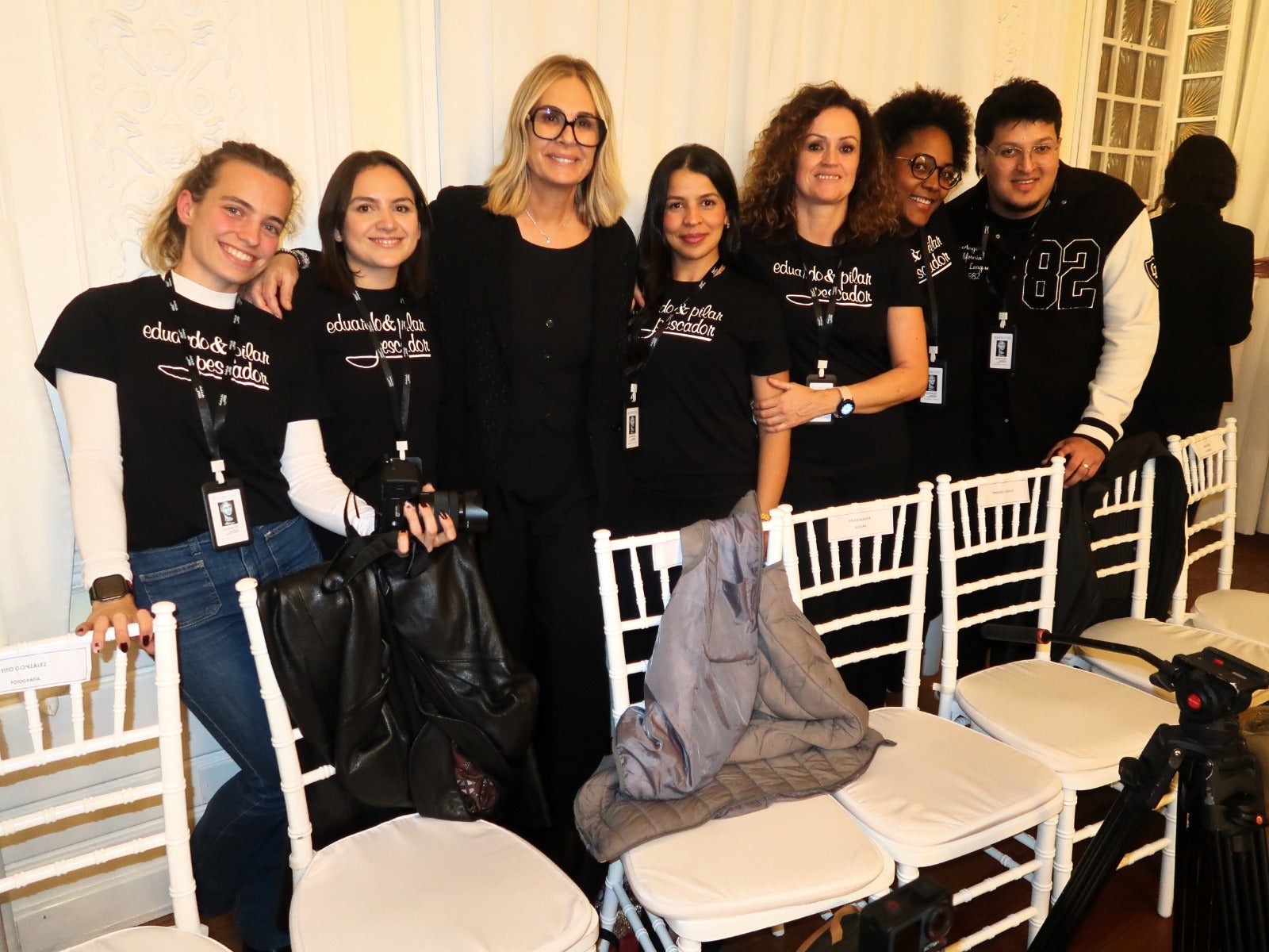 El equipo de Eduardo y Pilar Pescador que se encargaron de peinar y maquillar a presentadores y participantes en los desfiles. De izquierda a derecha, Teresa Gómez, Karine Arras, Pilar Pescador, Wiam Hossaini, Belén Salazar, Ana Gerrero y Francisco Chavarría. 