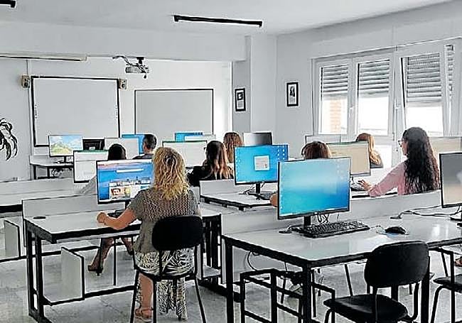 Una de las aulas con las que cuenta el centro