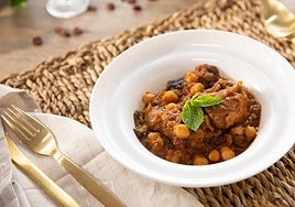 Estofado de cordero con garbanzos.