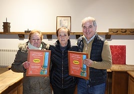 De izquierda a derecha, Eloína Terán, María Luz Fuente y el alcalde, Javier Gómez.