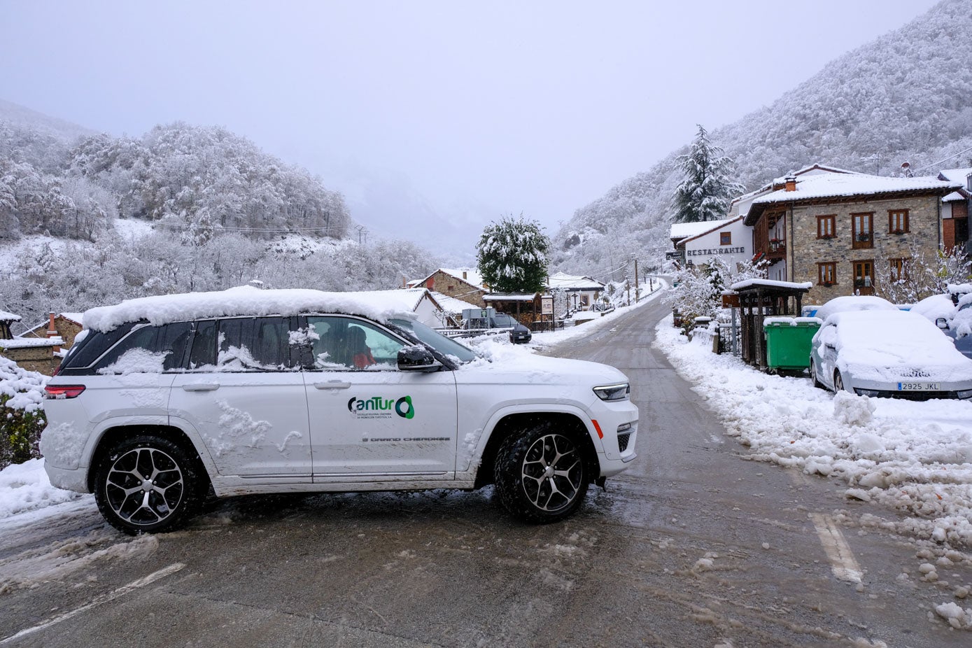 Los responsables de Cantur revisan los accesos a Fuente Dé.