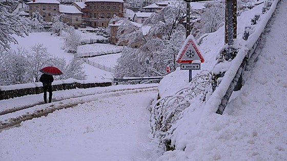 Los últimos coletazos del temporal mantienen las nevadas en zonas altas y problemas en algunas carreteras
