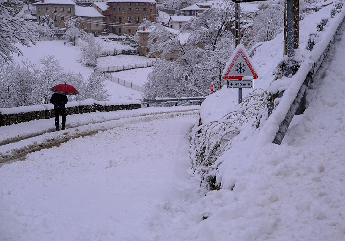 Liébana bajo la nieve este viernes