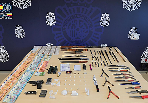 Contenido intervenido en el registro de la vivienda de los detenidos.