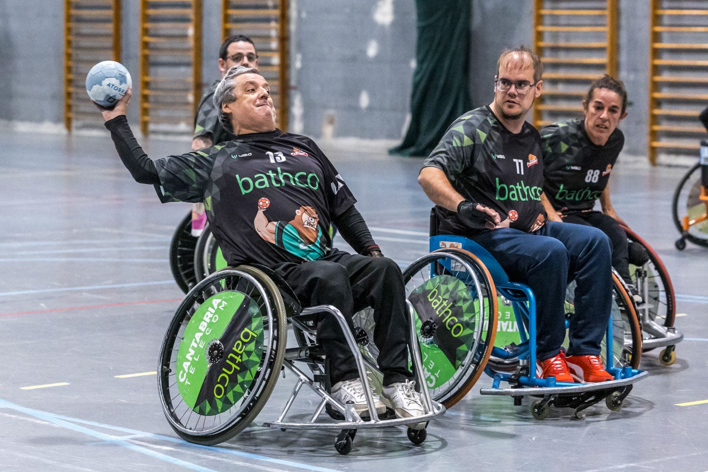 Juan Francisco Cerezo se dispone a lanzar