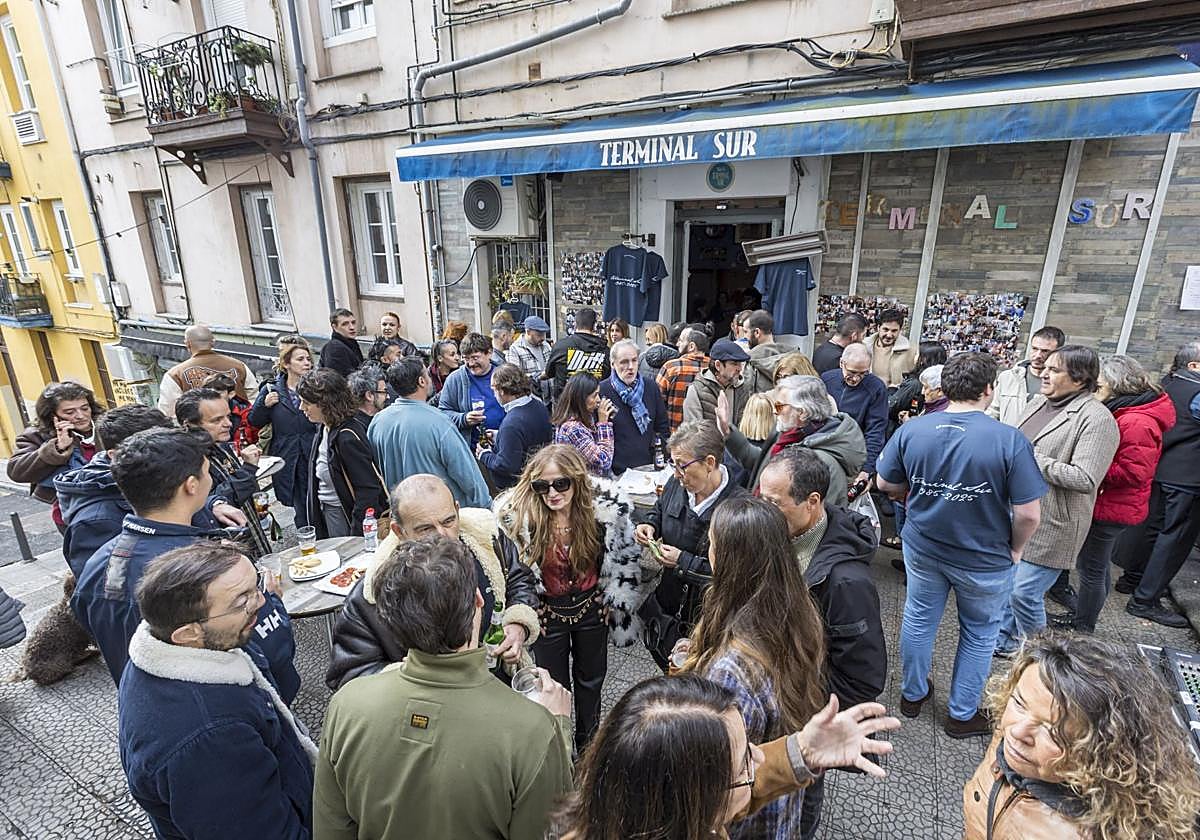 Los primeros compases de la celebración, ayer, en Terminal Sur.