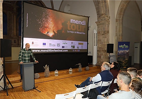 Javier Baraiazarra, director de Mendi Film, fue el encargado de presentar las jornadas
