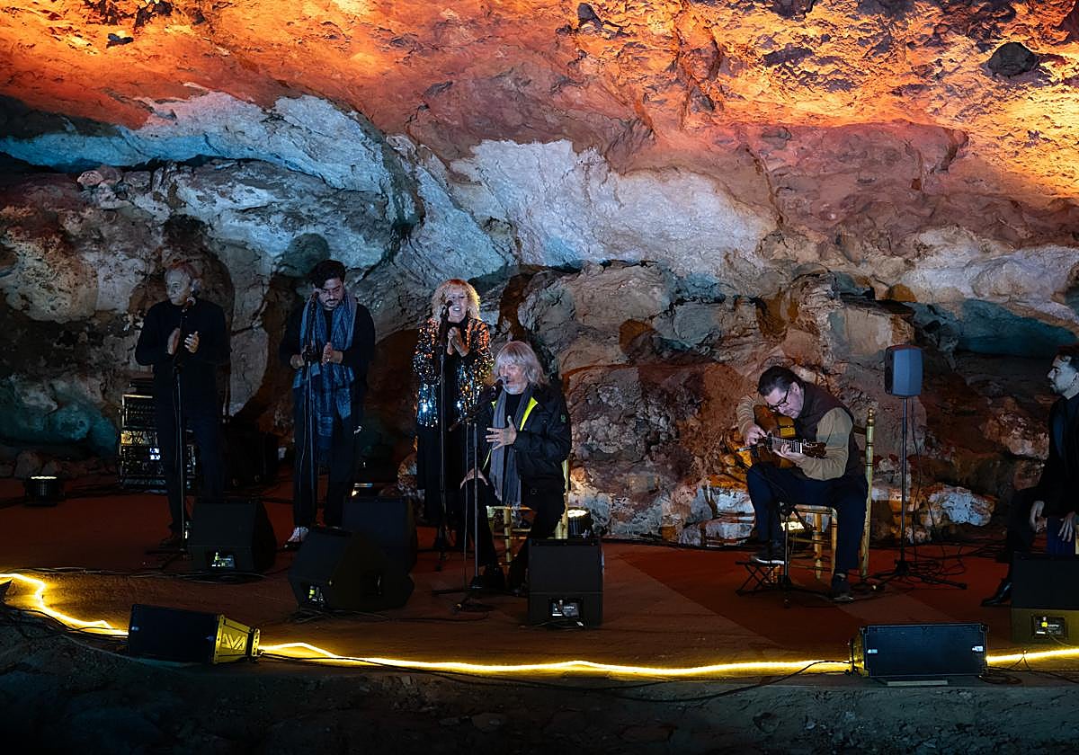 Mercé lleva la profundidad del cante al interior de El Soplao