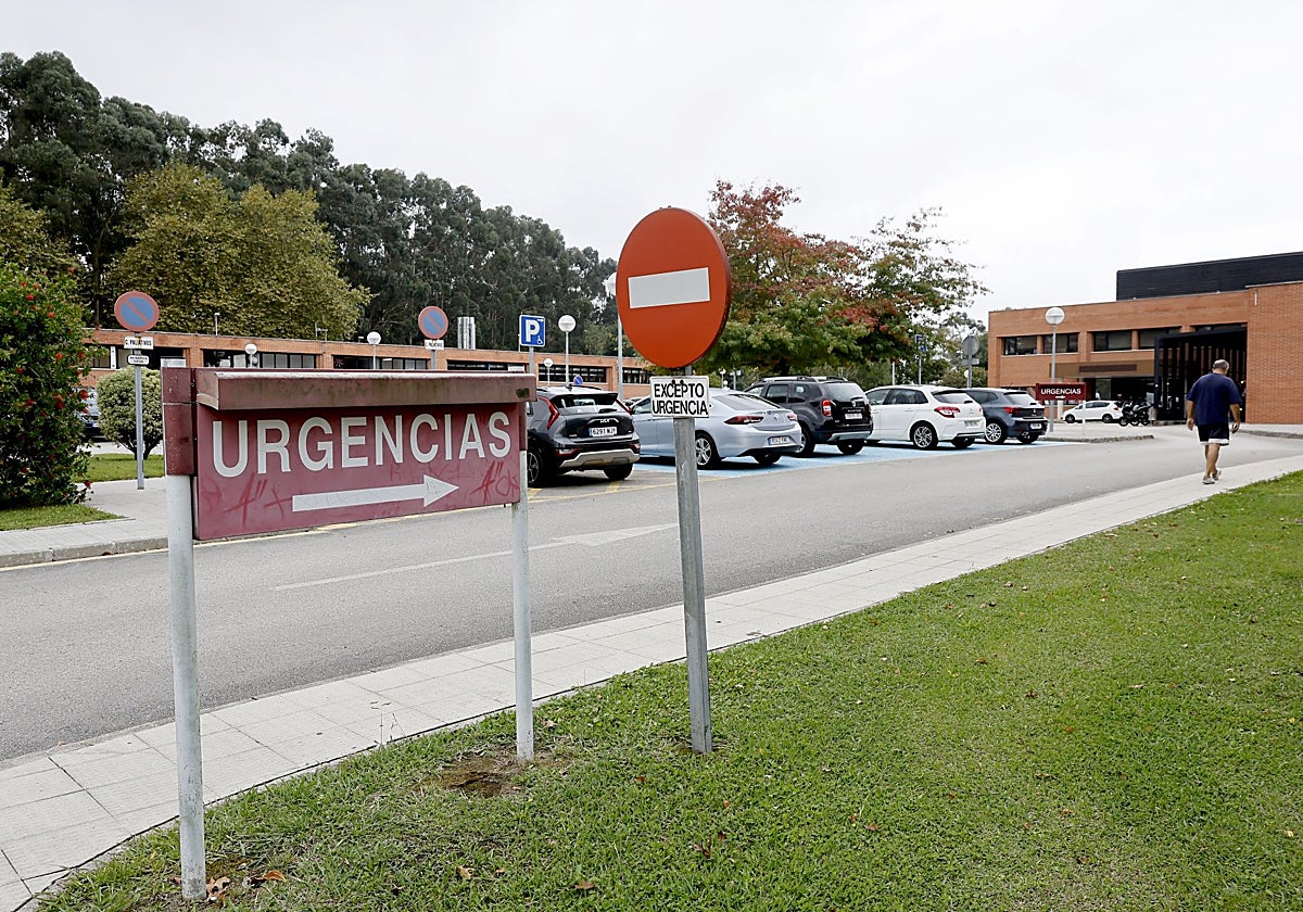 Acceso a Urgencias del Hospital Sierrallana.