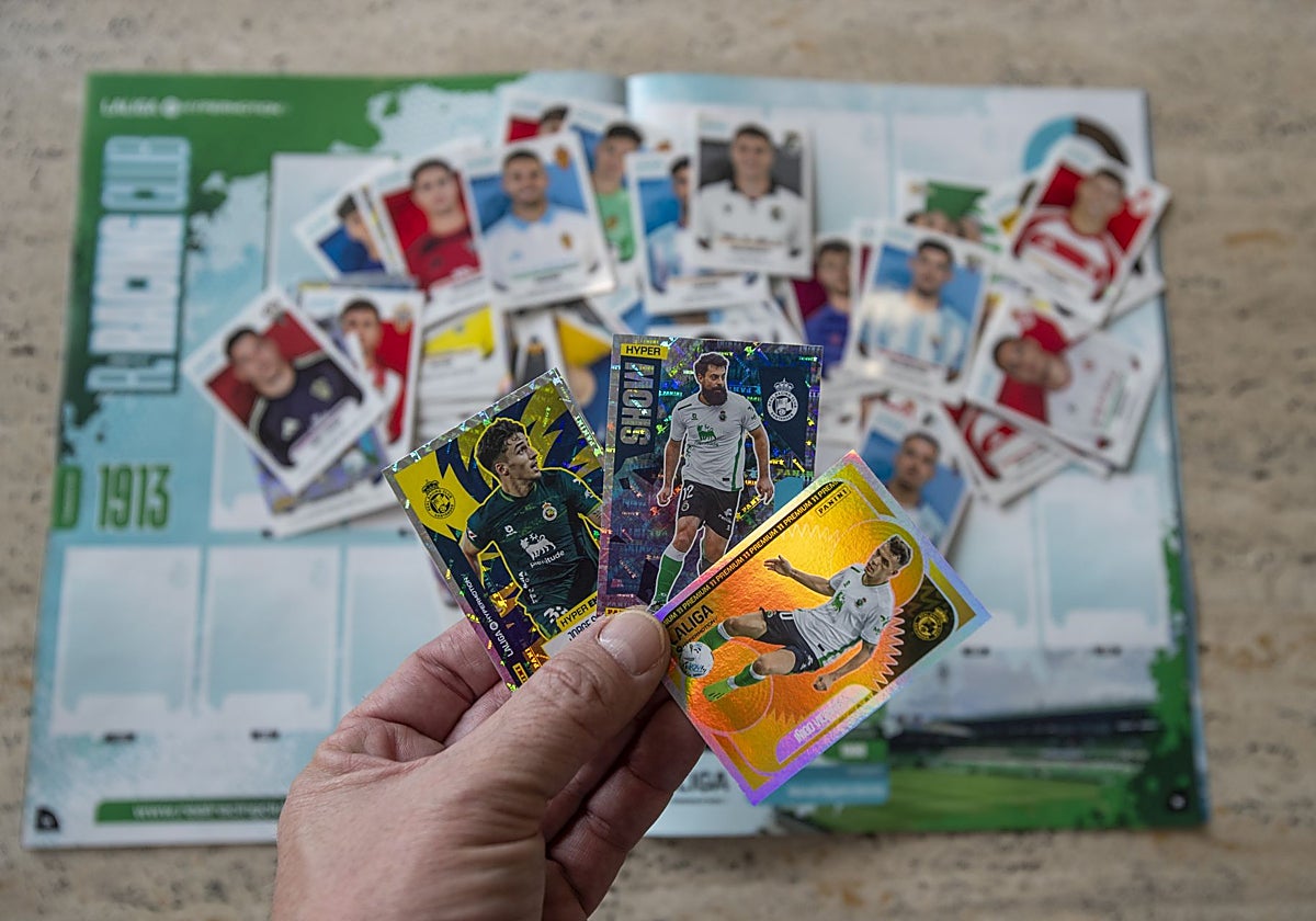 De izquierda a derecha: los cromos de Salinas,Villalibre e Íñigo Vicente.
