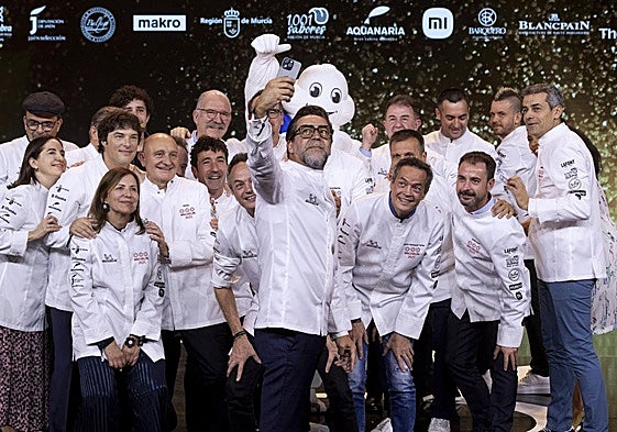 Icónico selfie de los 16 triestrellados, la foto más codiciada de la alta gastronomía española.