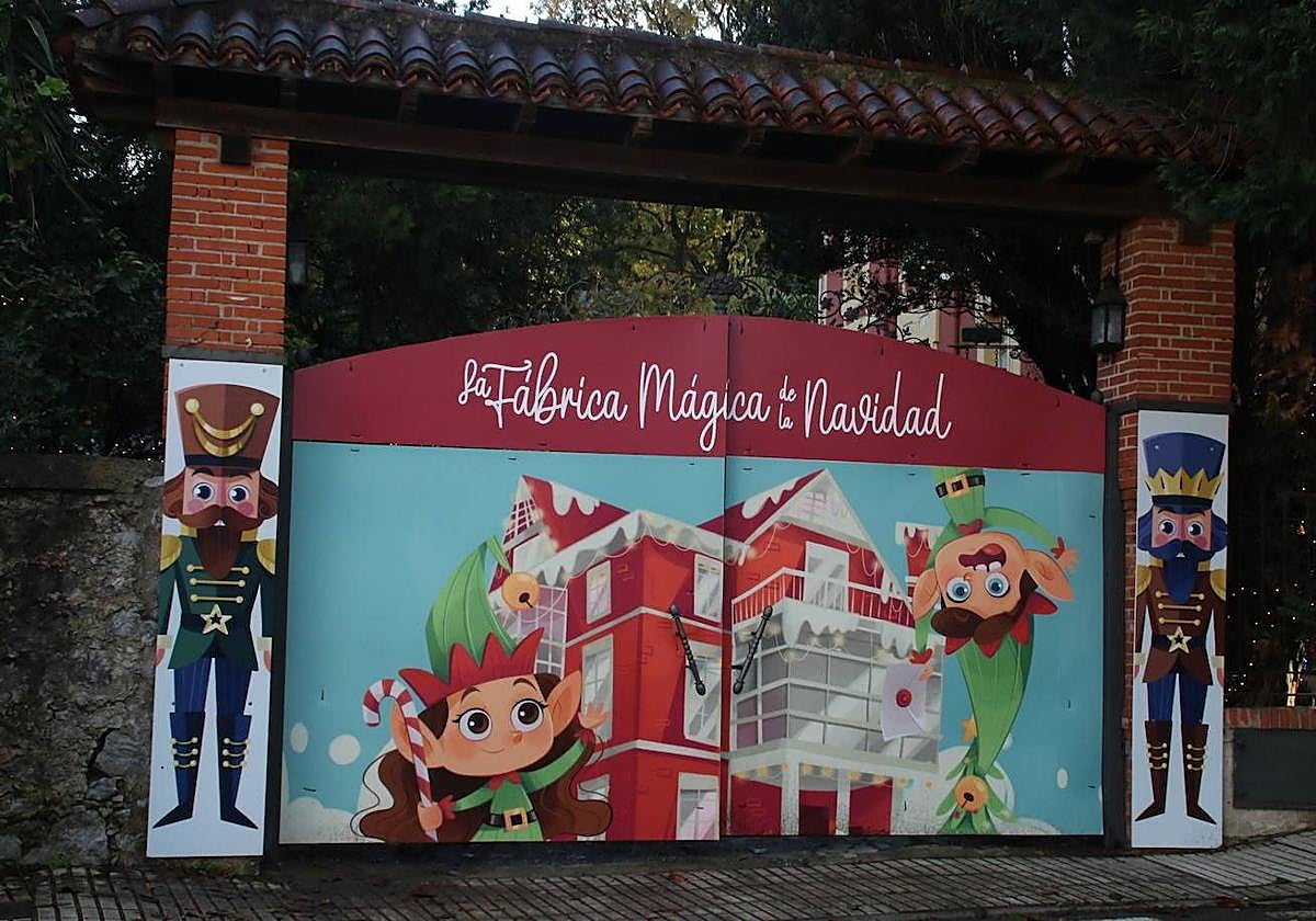 Entrada a la fábrica el año en que se instaló en Solares.