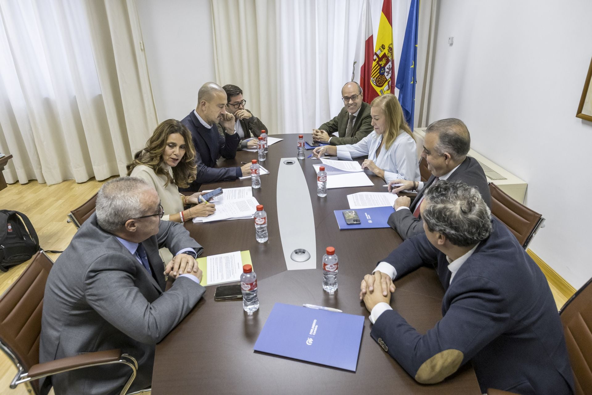 Una de las reuniones que han tenido lugar este mes de noviembre en las que se intentó sin éxito un tercer pacto presupuestario.