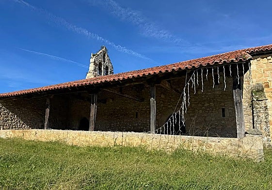 Luces arrancadas en la ermita de Herrán.