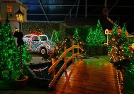 El parque temático 'Aluzinarte' inaugura su segunda edición con un despliegue récord de bombillas.