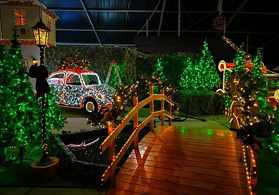 El parque temático 'Aluzinarte' inaugura su segunda edición con un despliegue récord de bombillas.