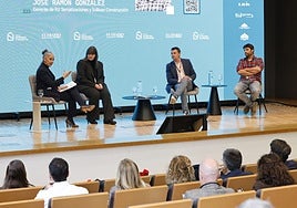 Leticia Mena, Paula Lavín, Carlos Thomas y José Ramón González abordan la sostenibilidad y el diseño de los materiales de viviendas.