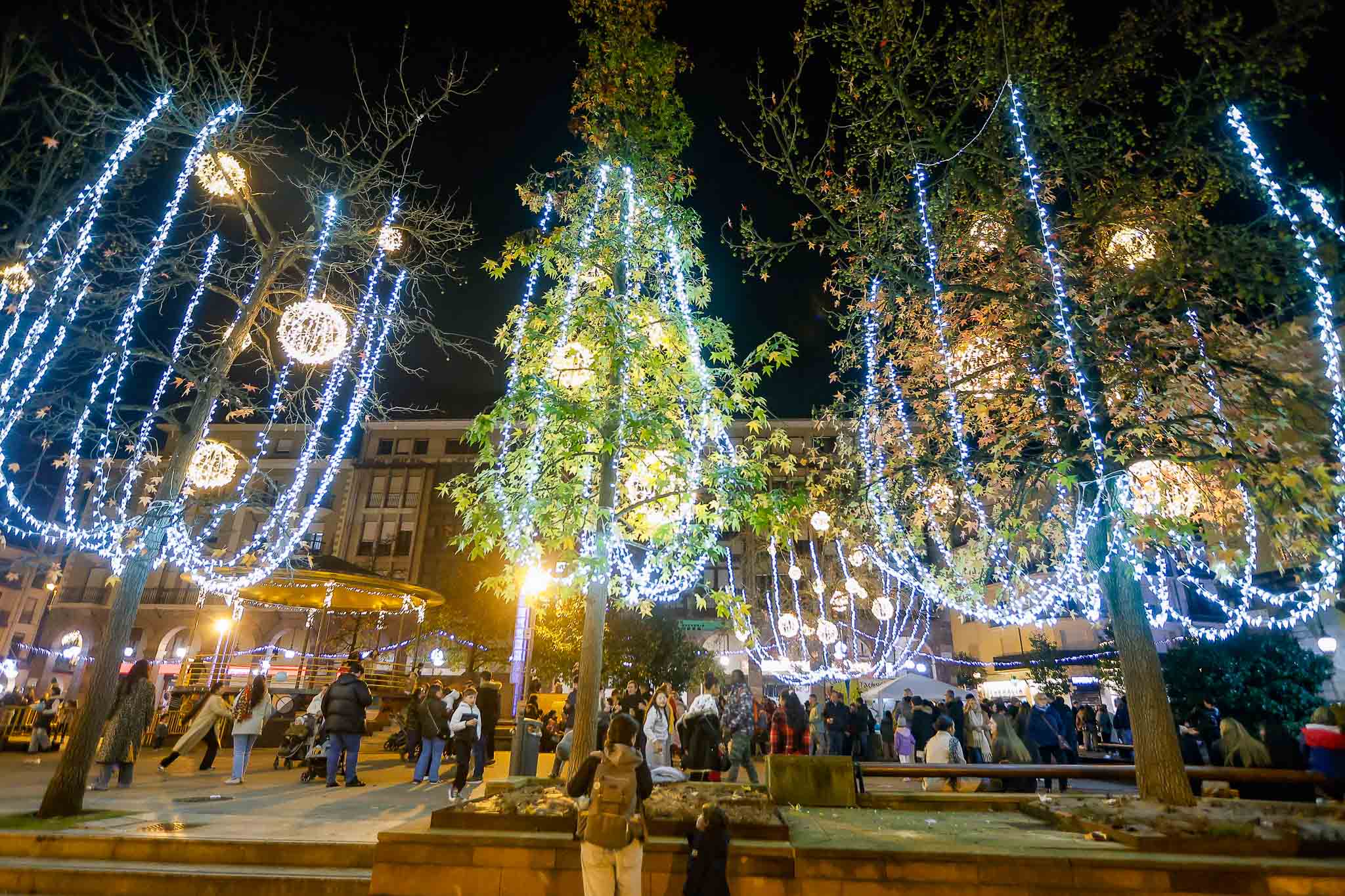 El encendido ha llenado la Plaza Mayor.