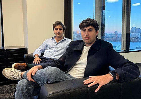 Álvaro Buitrago y Luis Alvear, en sus oficinas de Dimenso ubicadas en en Canal Square, Boston.