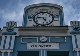 Fachada del Ayuntamiento de Colindres.