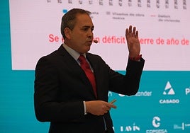 Daniel Bezanilla durante su intervención en el congreso.