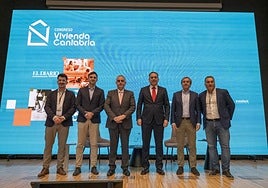 Álex Mestres, Uri Valls, Roberto Media, Daniel Bezanilla, Carlos García y David Blázquez posan antes del cierre del congreso.