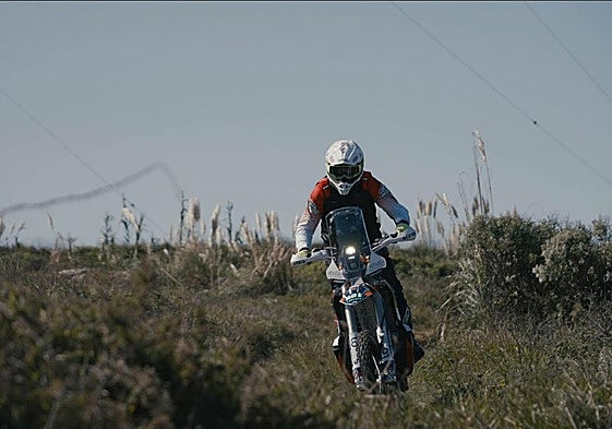 Ricardo Lastra y Javier Ruiz Ugarte nos muestran los secretos de la «máquina» con la que el equipo cántabro desafiará al desierto.