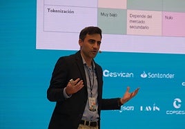 Uri Valls, CEO y cofundador de habitacion.com, en el escenario del congreso.