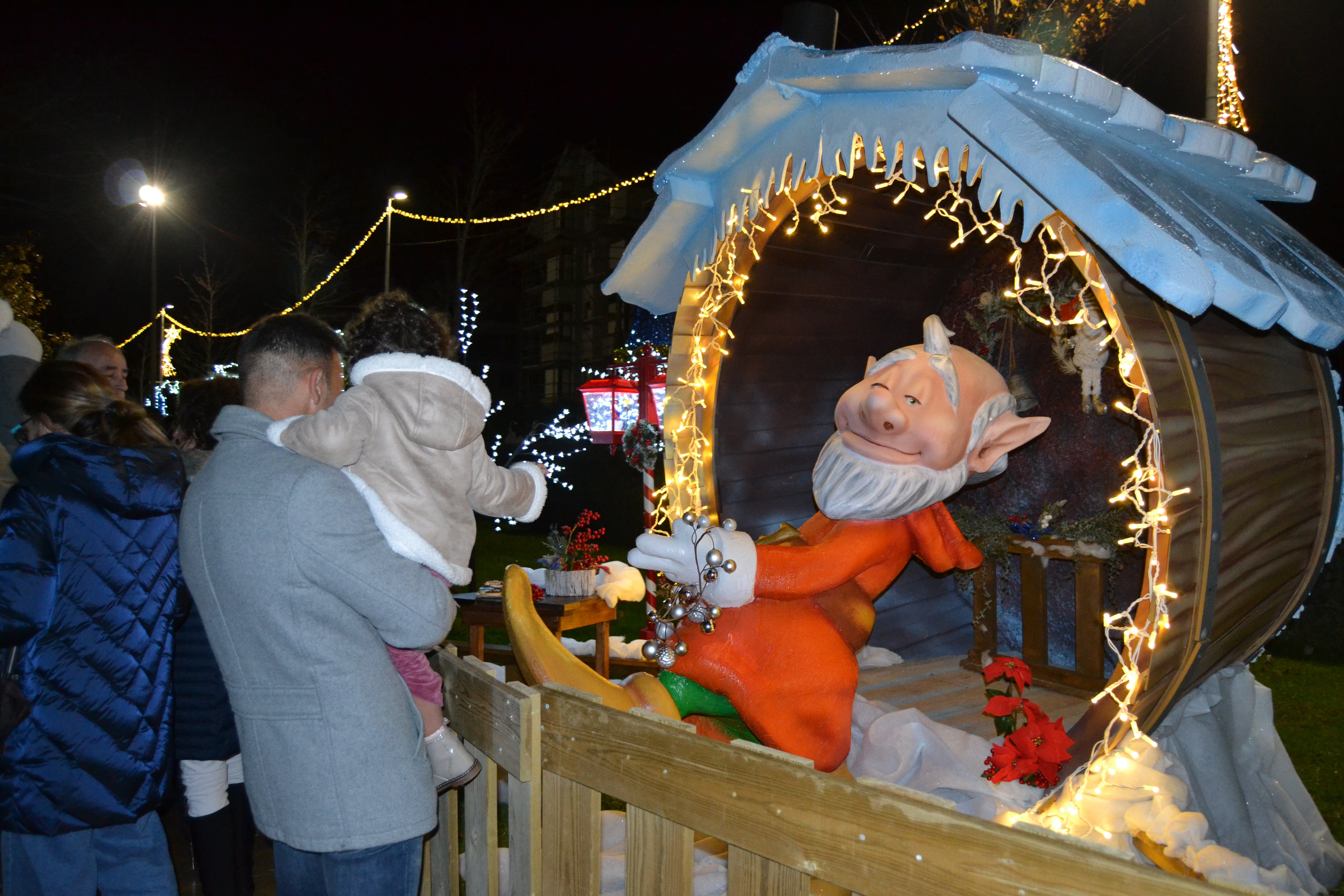 Los más pequeños quedan hipnotizados por las figuras. 