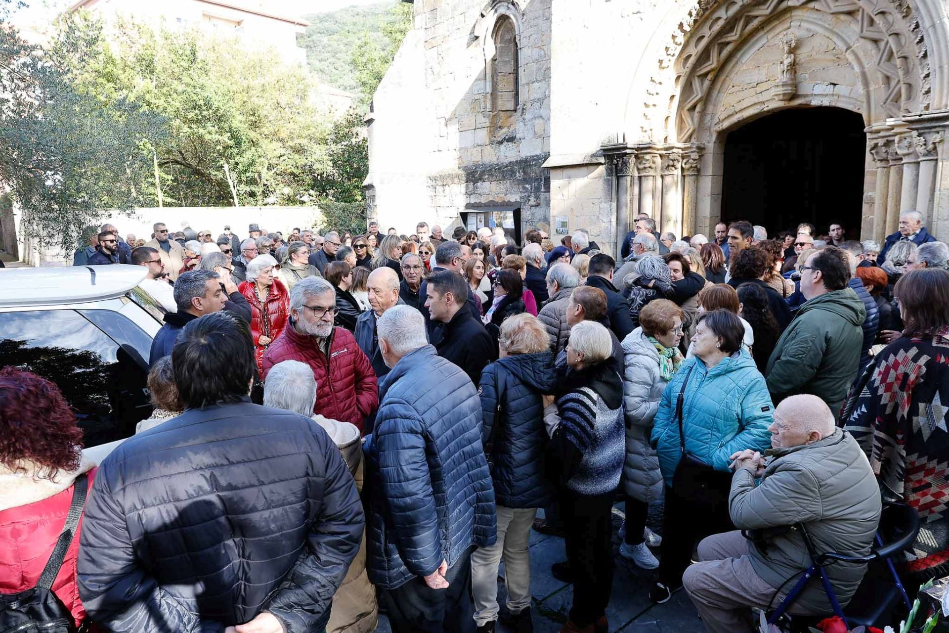 Muchos vecinos quisieron acercarse a expresar sus condolencias personalmente.