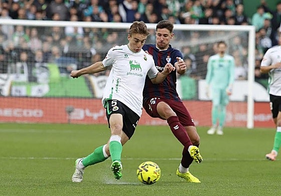 Un Racing de lo más contundente despedaza al Eibar