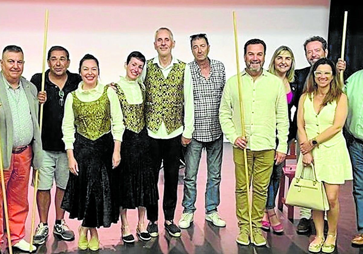 Integrantes del espectçáculo, tras una de las actuaciones de la gira 'Tonada'. m.t.