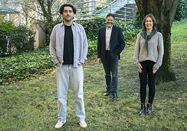 Pedro Humánez, Jesús Ángel González y Elaine Millar, en el campus de Las Llamas.