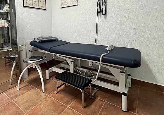 Nuevas camillas en los consultorios médicos de Silió y Molledo.