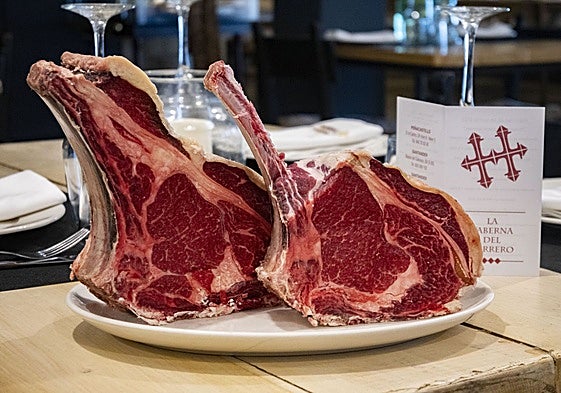 Las carnes rojas preparadas a la brasa son seña de identidad de la casa.