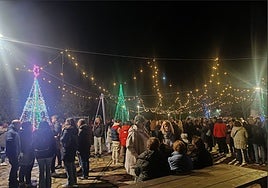 Encendido del alumbrado navideño en la localidad de Cubas, Ribamontán al Monte.