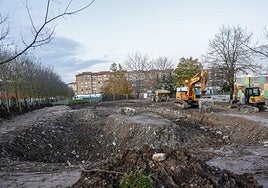 Trabajos para levantar el skatepark, ayer, en Nueva Ciudad (Torrelavega).