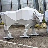 Esculturas de los bisontes del plan turístico.