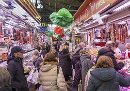 Compras navideñas en el Mercado de la Esperanza (Santander), el pasado año.