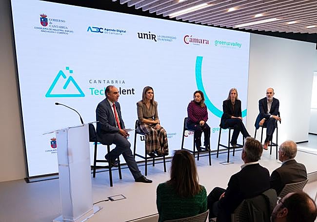 Participantes en la mesa redonda que cerró la jornada de presentación.