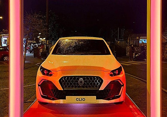 Renault Vidal de la Peña ilumina la Navidad en Cartes con una exposición única de innovación, historia y sostenibilidad