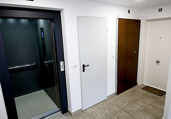 Una de las viviendas asequibles de Campuzano, cerrada, este jueves, en Torrelavega.