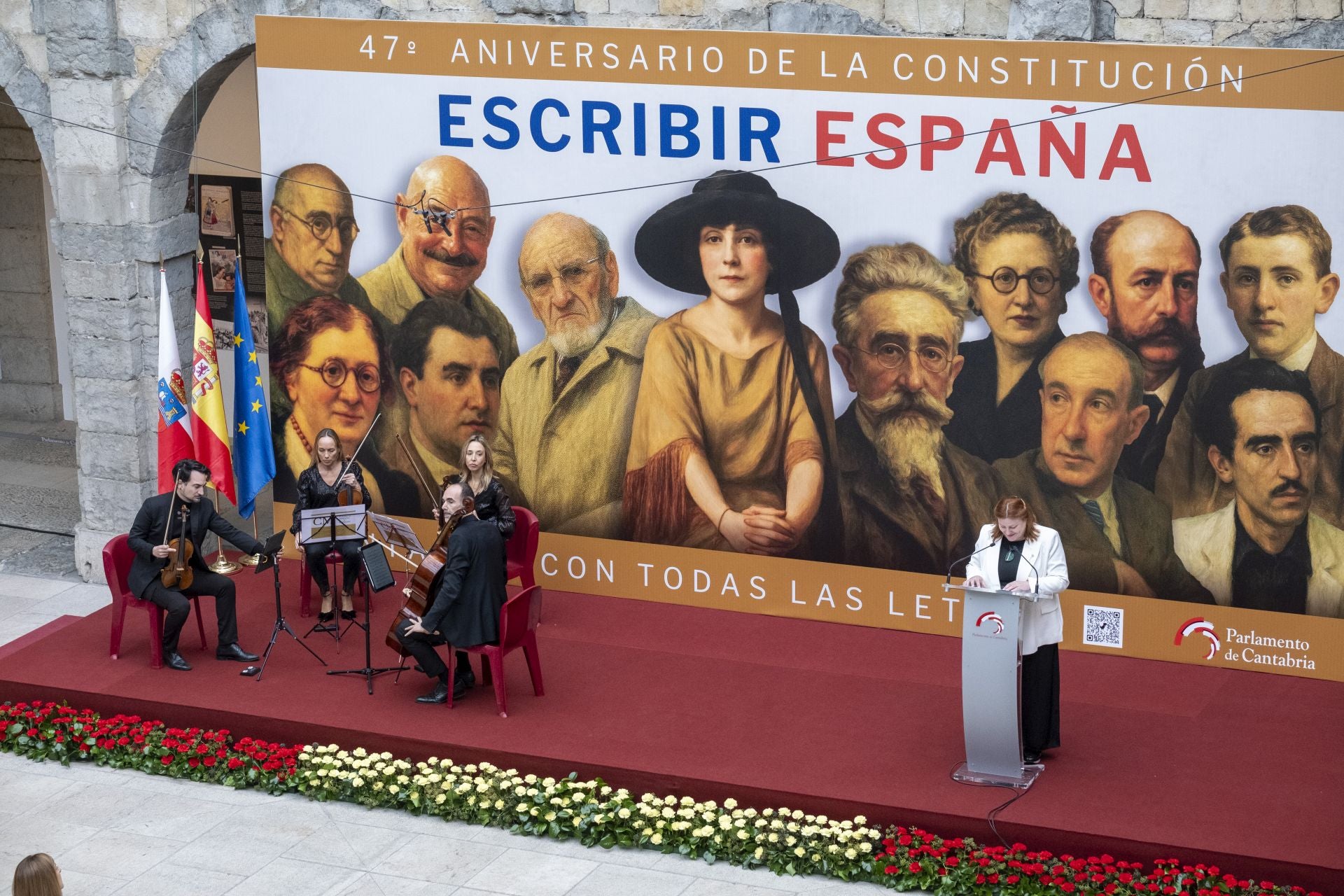 Un momento de lectura de obras de autores ilustres cántabros. 