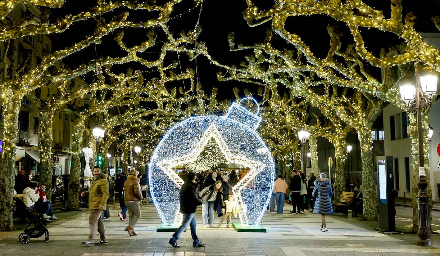 Una de las figuras que decora la Avenida de España.