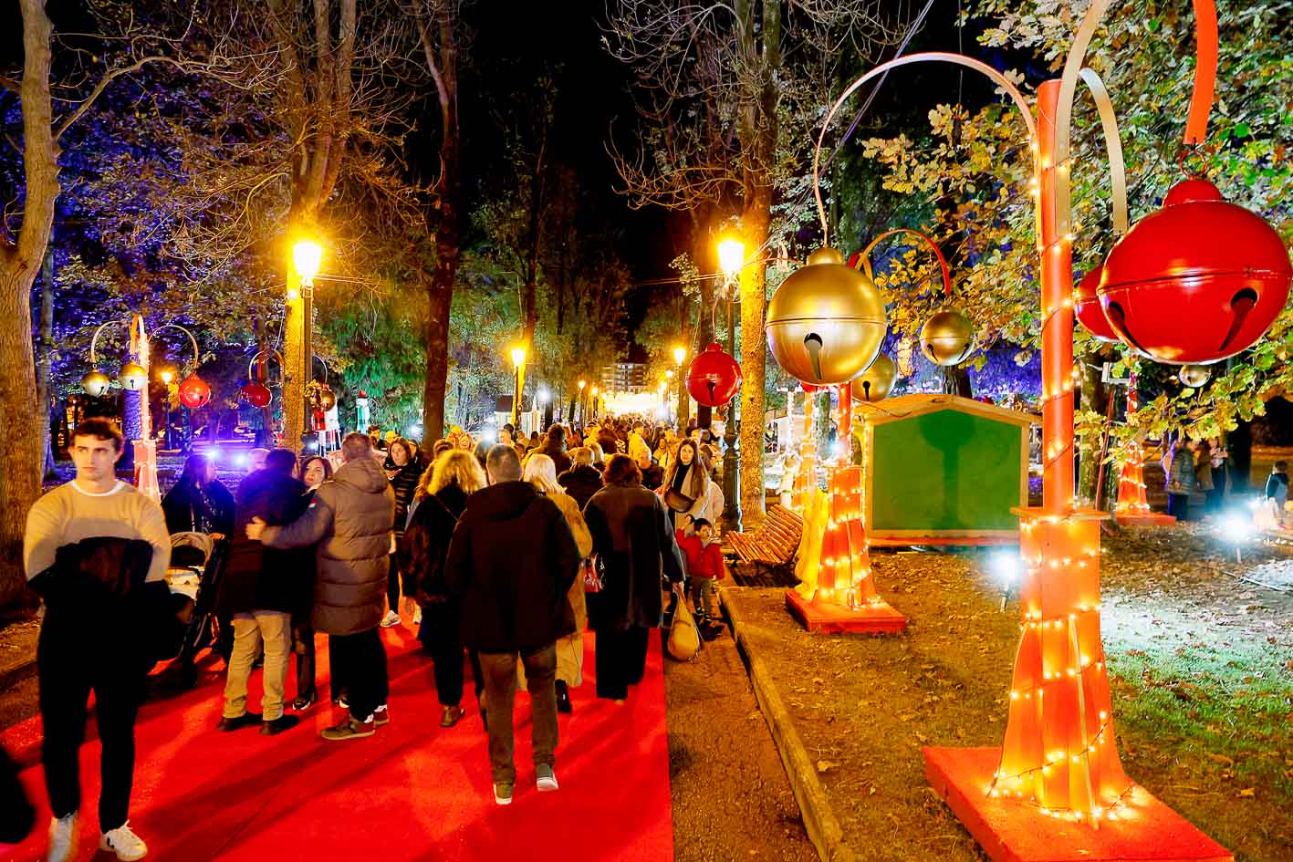 Torrelaveguenses disfrutan de la fantasía polar de la navidad.