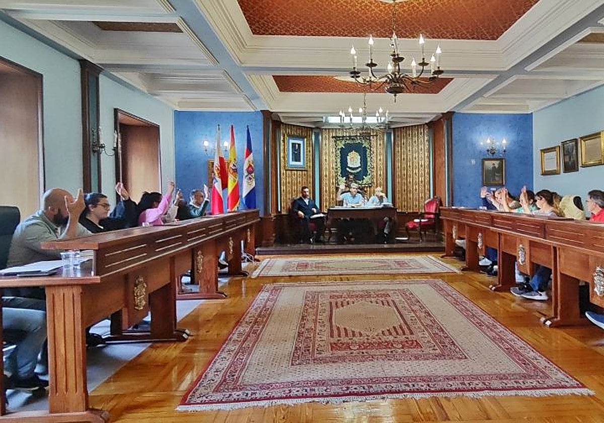 La Corporación aprobó con la única abstención de REC el nuevo nombre del teatro.