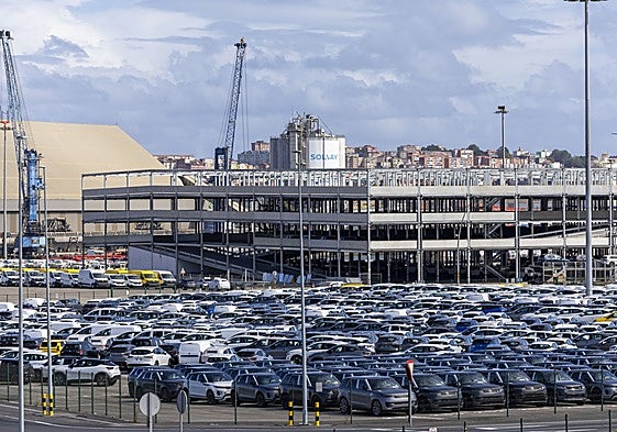 Silo de automóviles del Puerto de Santander.