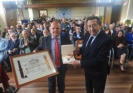 Ussía recibió el verano de 2024 la Medalla de Oro del Museo de la Real Fábrica de Artillería de la Cavada.