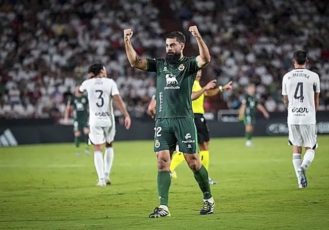 Villalibre hizo doblete en el Carlos Belmonte.