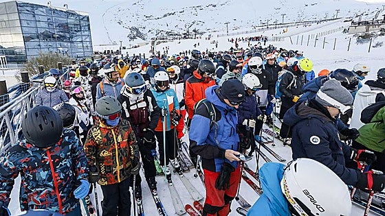 La nieve devuelve la vida a Alto Campoo